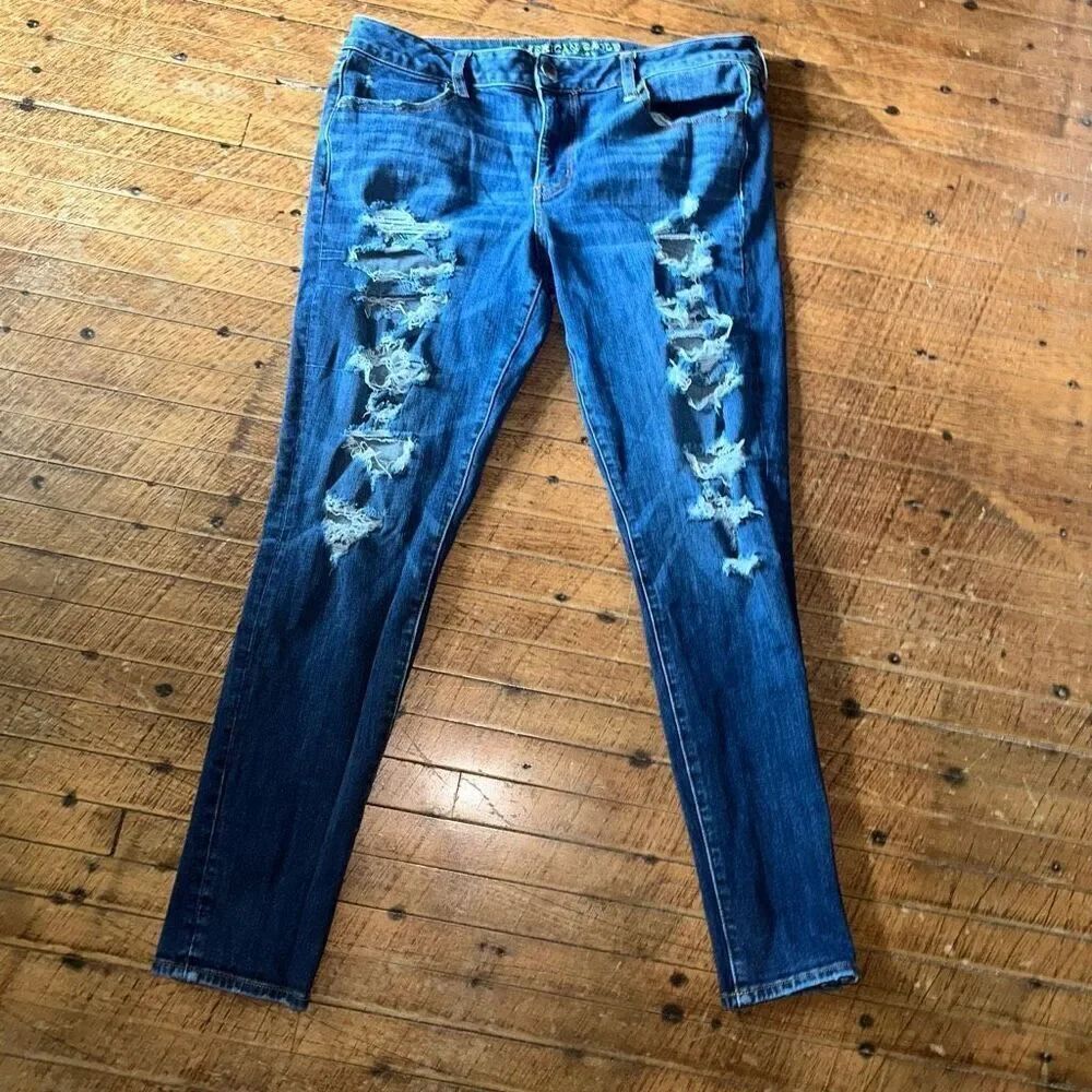 American Eagle dark wash distressedβhi-rise stretchy size 14 jeggings